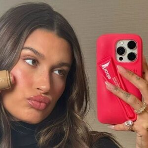 Rhode Lip Case Guava Spritz iPhone 15 Pro 💗💗💗